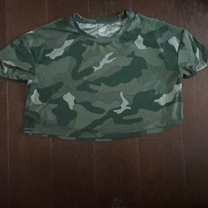 Old Navy Active Camo crop tee